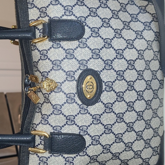 ***SOLD**GUCCI MONOGRAM 2- WAY BAG WITH DUAL ZIPPERS & REMOVEABLE STRAP - Picture 3 of 16